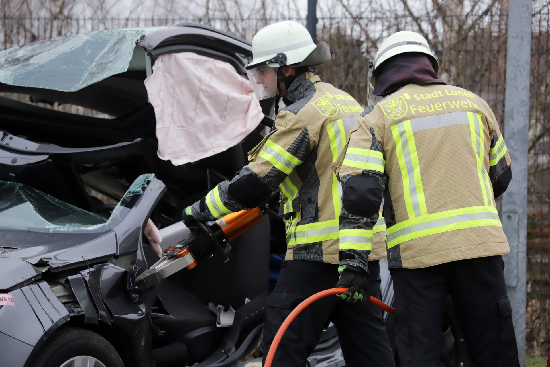 Neue Jacken mit Lüner Löwen für die Feuerwehr - Lüner Infoblog